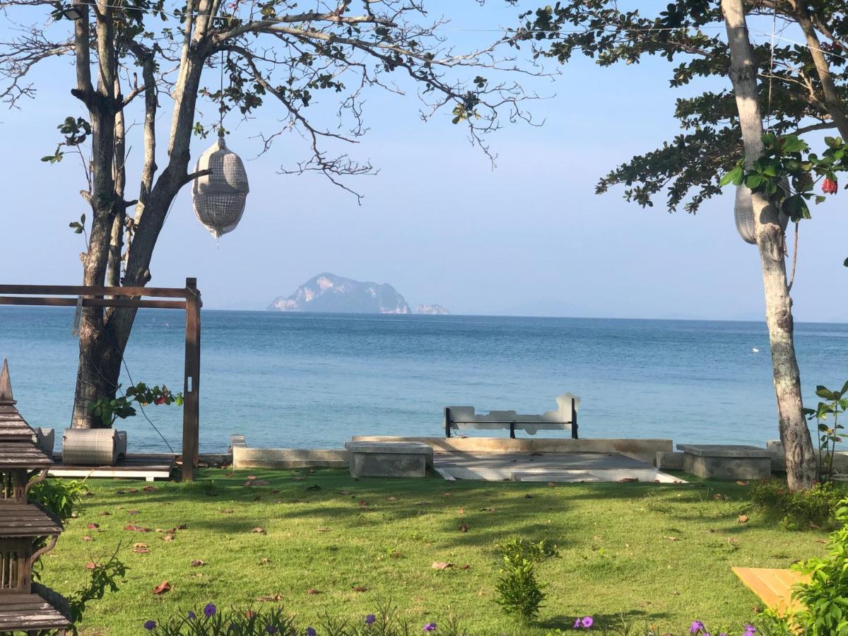 Royal Yao Yai Island Beach Resort Ko Yao Yai Ngoại thất bức ảnh View of Ko Chang from the mainland